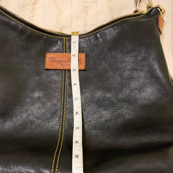 Almost new black leather Dooney and Bourke single strap hobo bag - Picture 3 of 9